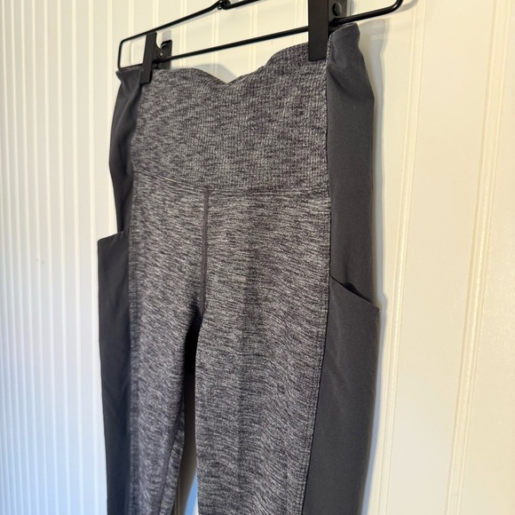 Athleta Excursion Hybrid Tight Gray Colorblock Leggings Women’s Size Small - Picture 4 of 11